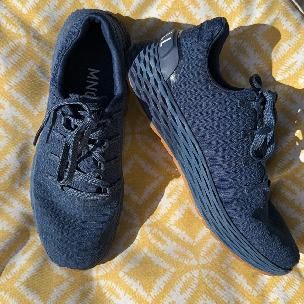 NOBULL Allday Ripstop Like New
Men size 6 Women 7.5